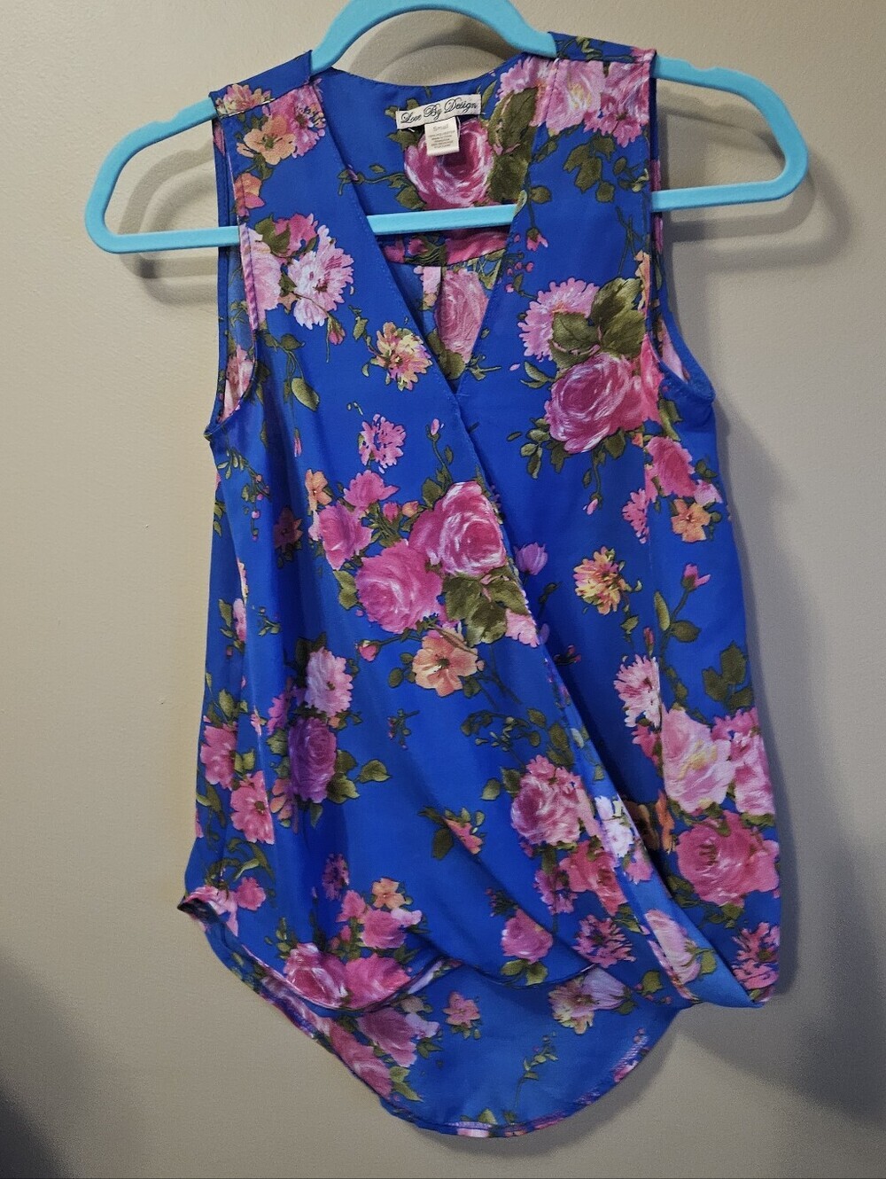 Love By Design Floral Sleeveless Top Blue Pink Roses